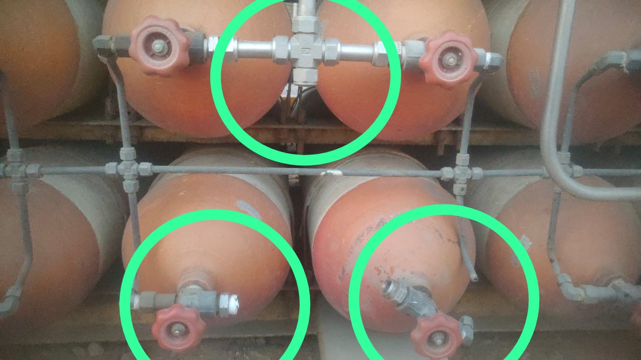 Cylinder manifold close-up